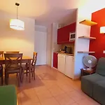 Holiday home Maison, Face Parking, Piscine Chauffee, En Residence, 4 Ou 5 Pers, Rdc, Lac, Nature Et Peche