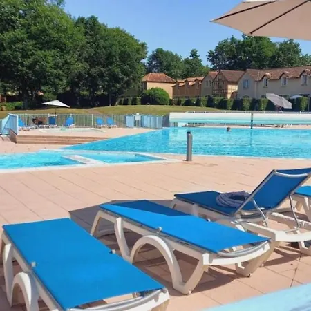 Semesterbostad Maison Avec Piscine Chauffee En Residence, 5 Pers, Rdc, Et Nature Monflanquin