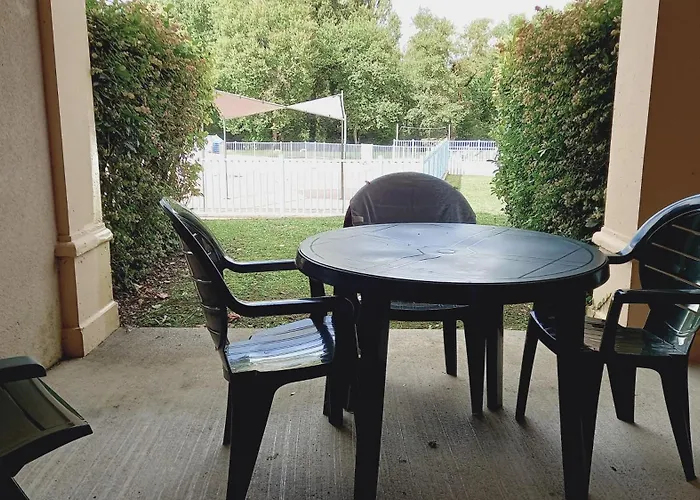 Maison Avec Piscine Chauffee En Residence, 4 Ou 5 Pers, Rdc, Lac, Nature Et Peche Feriehus Monflanquin