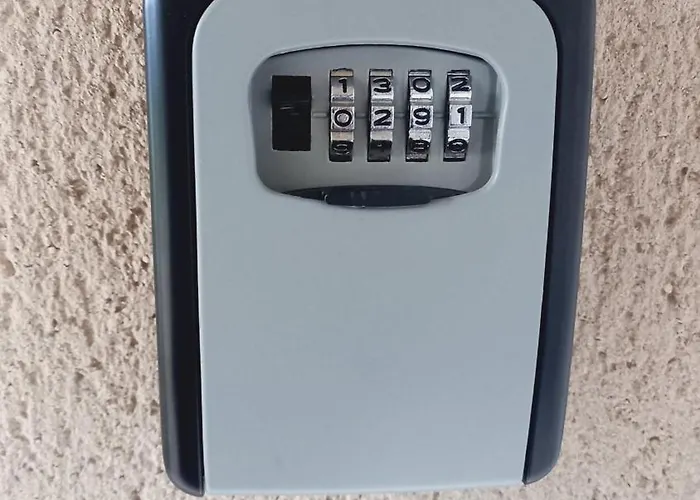 Maison Avec Piscine Chauffee En Residence, 4 Ou 5 Pers, Rdc, Lac, Nature Et Peche * Monflanquin