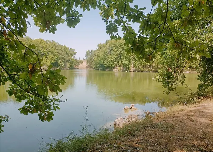 Maison Avec Piscine Chauffee En Residence, 4 Ou 5 Pers, Rdc, Lac, Nature Et Peche Monflanquin