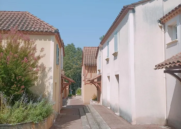 Maison Avec Piscine Chauffee En Residence, 4 Ou 5 Pers, Rdc, Lac, Nature Et Peche Monflanquin